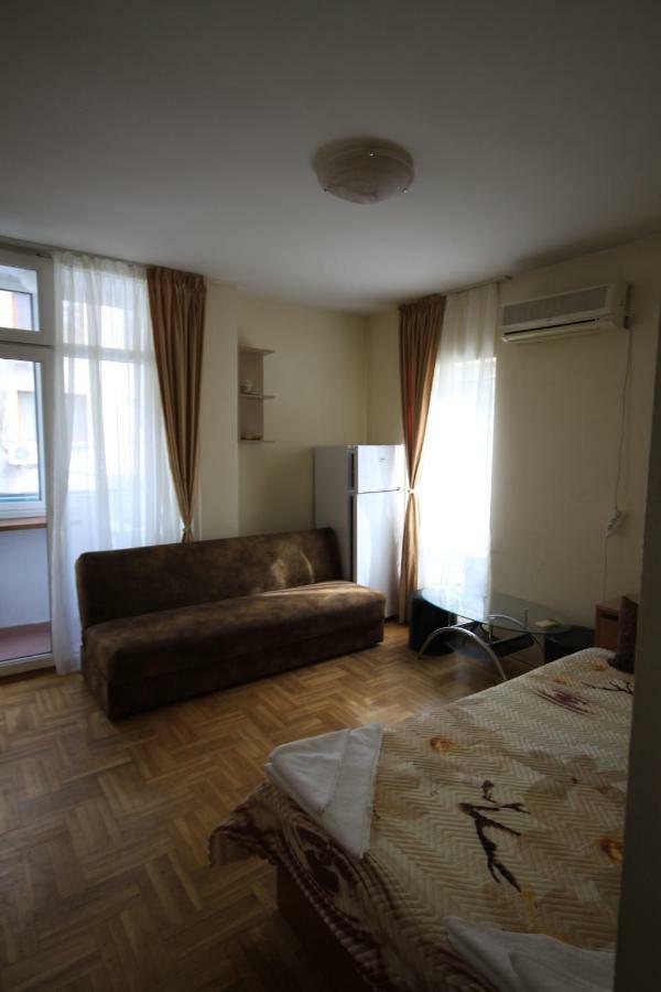 Studios Near To Burgas Free University Exteriér fotografie